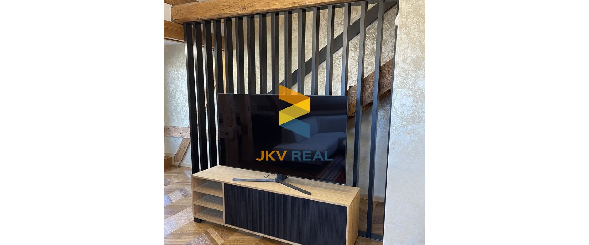 PRENÁJOM luxusný 3-izbový apartmán v historickej vile s 2 parkovacími miestami