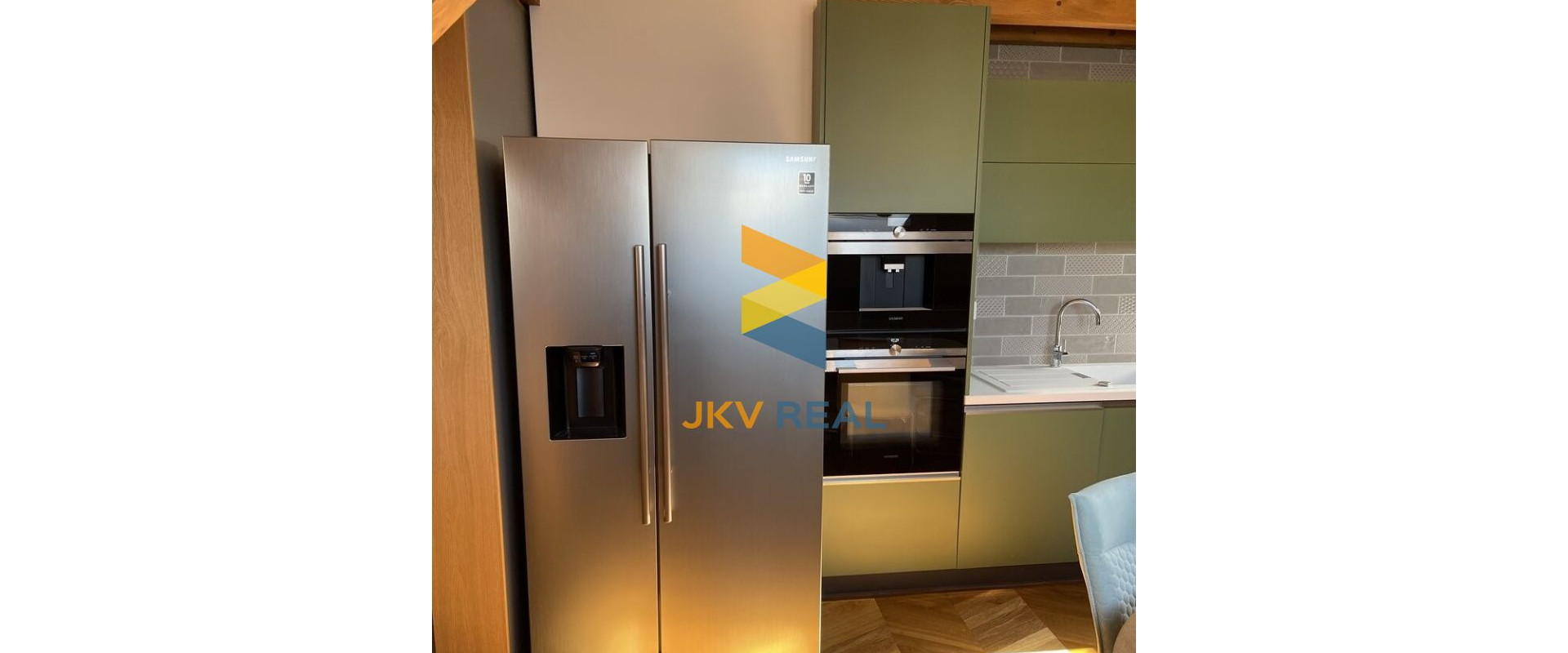 PRENÁJOM luxusný 3-izbový apartmán v historickej vile s 2 parkovacími miestami