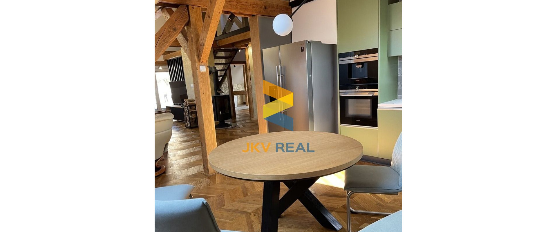 PRENÁJOM luxusný 3-izbový apartmán v historickej vile s 2 parkovacími miestami