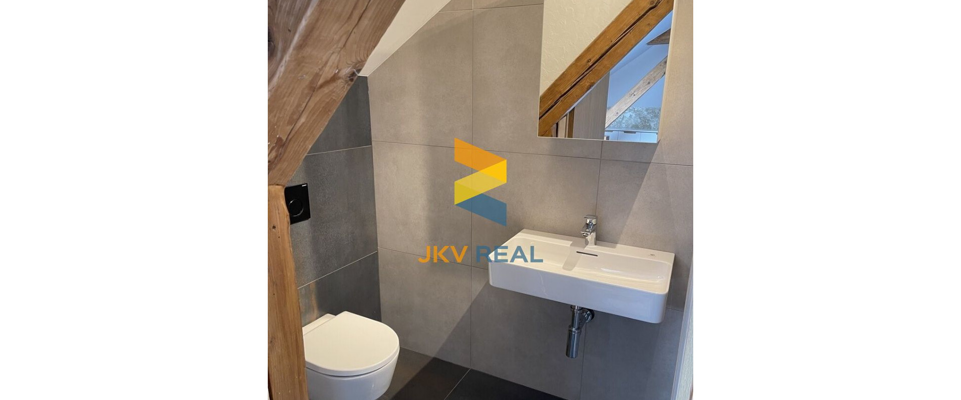 PRENÁJOM luxusný 3-izbový apartmán v historickej vile s 2 parkovacími miestami