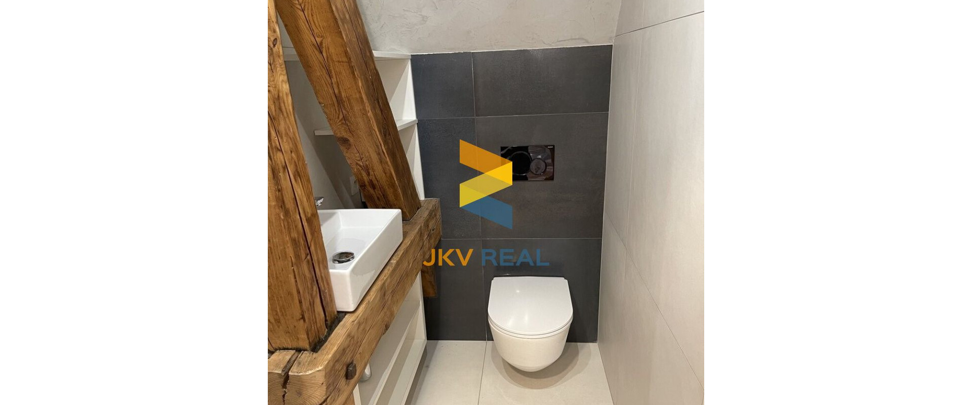 PRENÁJOM luxusný 3-izbový apartmán v historickej vile s 2 parkovacími miestami