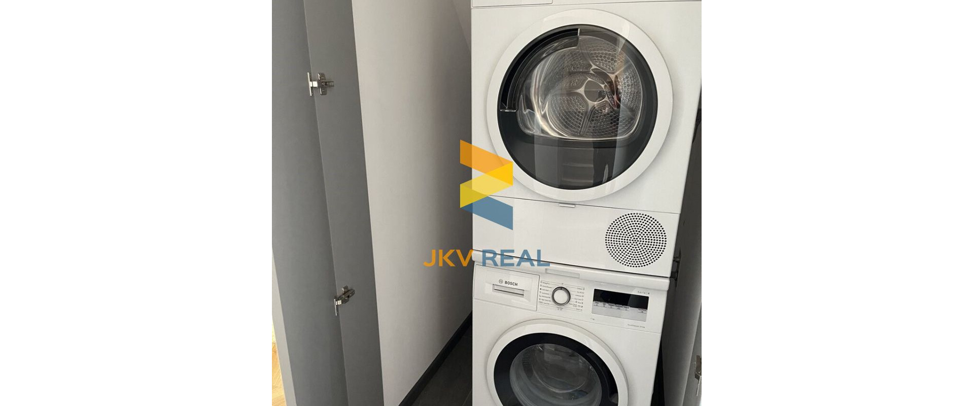 PRENÁJOM luxusný 3-izbový apartmán v historickej vile s 2 parkovacími miestami