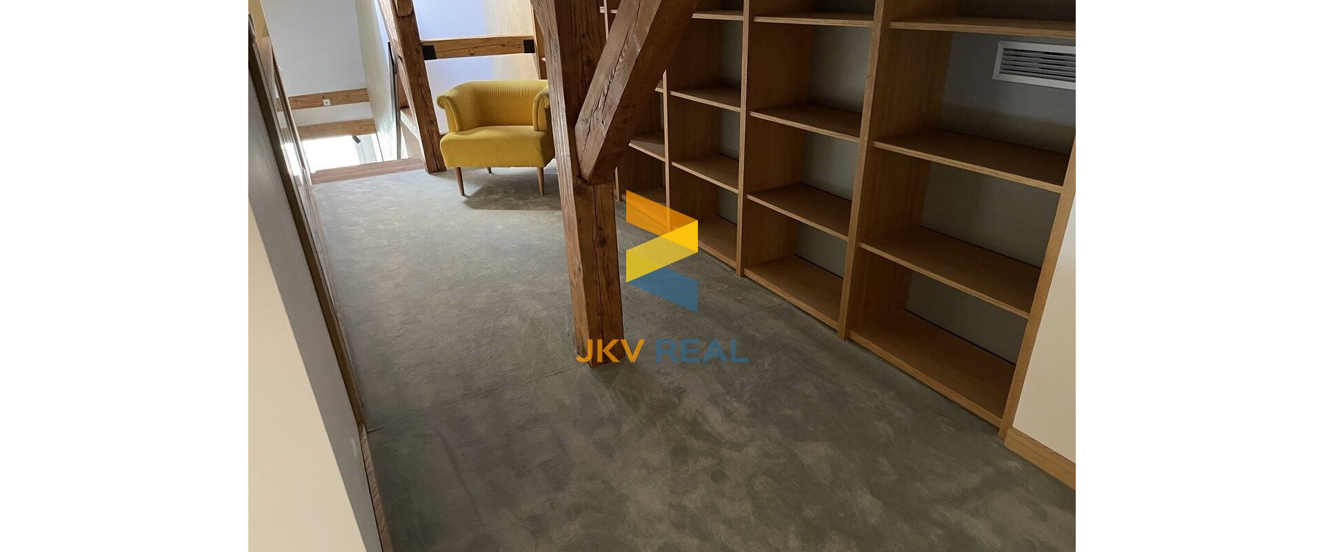 PRENÁJOM luxusný 3-izbový apartmán v historickej vile s 2 parkovacími miestami