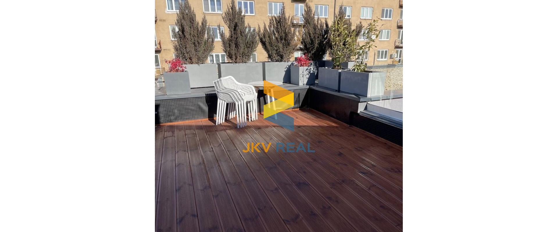 PRENÁJOM luxusný 3-izbový apartmán v historickej vile s 2 parkovacími miestami