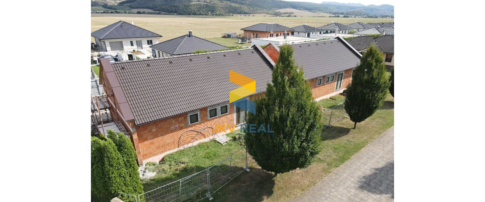 RODINNÝ DOM, vo výstavbe, Rakoľuby