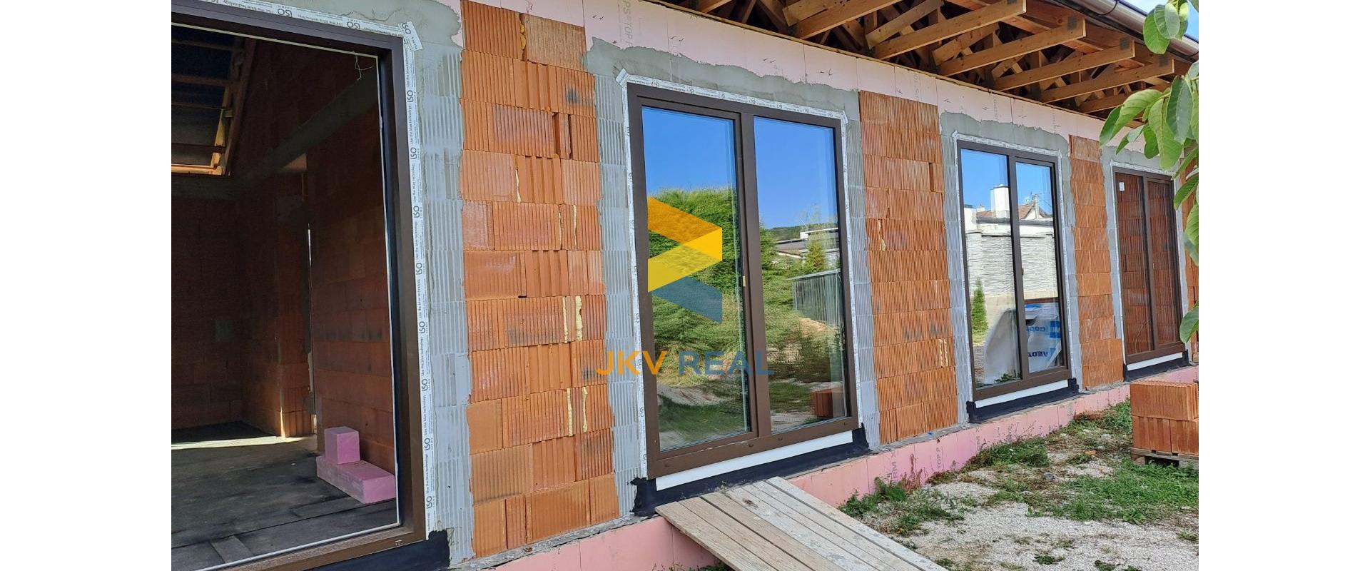 RODINNÝ DOM, vo výstavbe, Rakoľuby