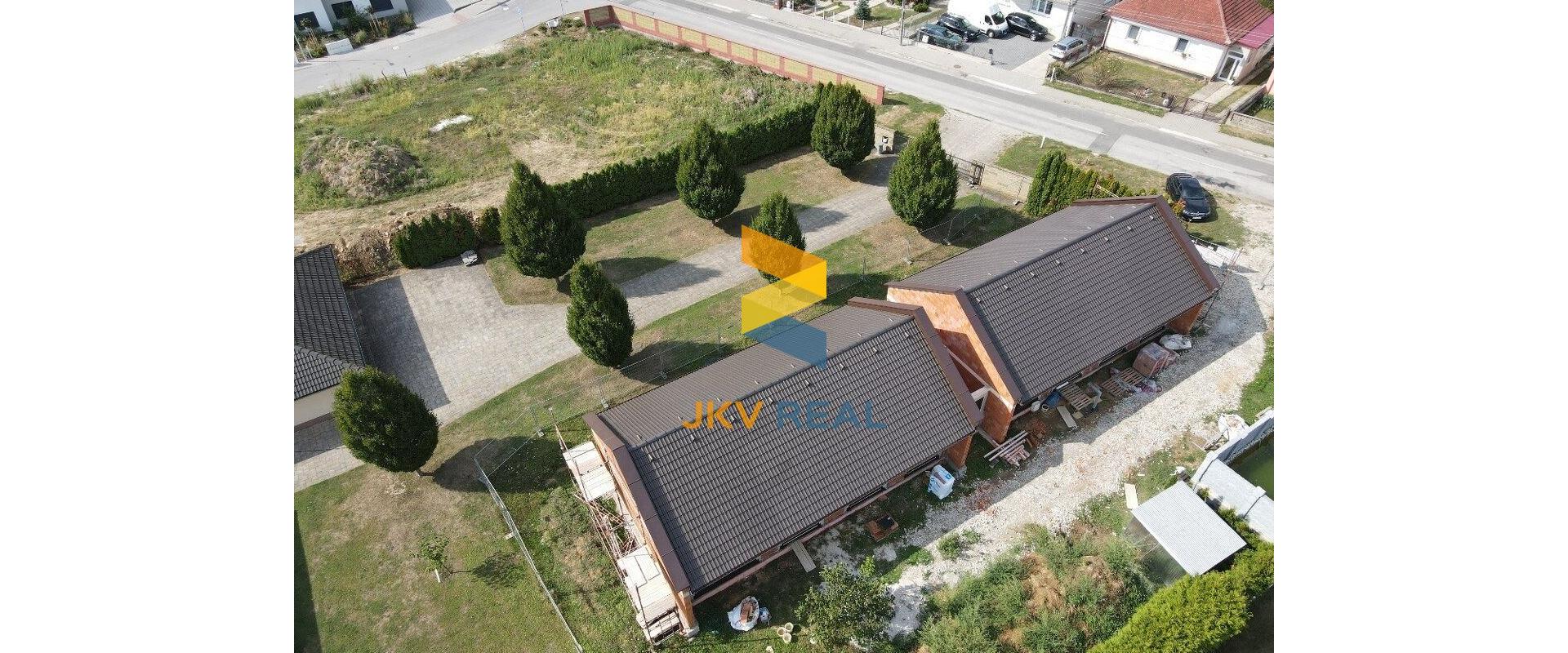 RODINNÝ DOM, vo výstavbe, Rakoľuby