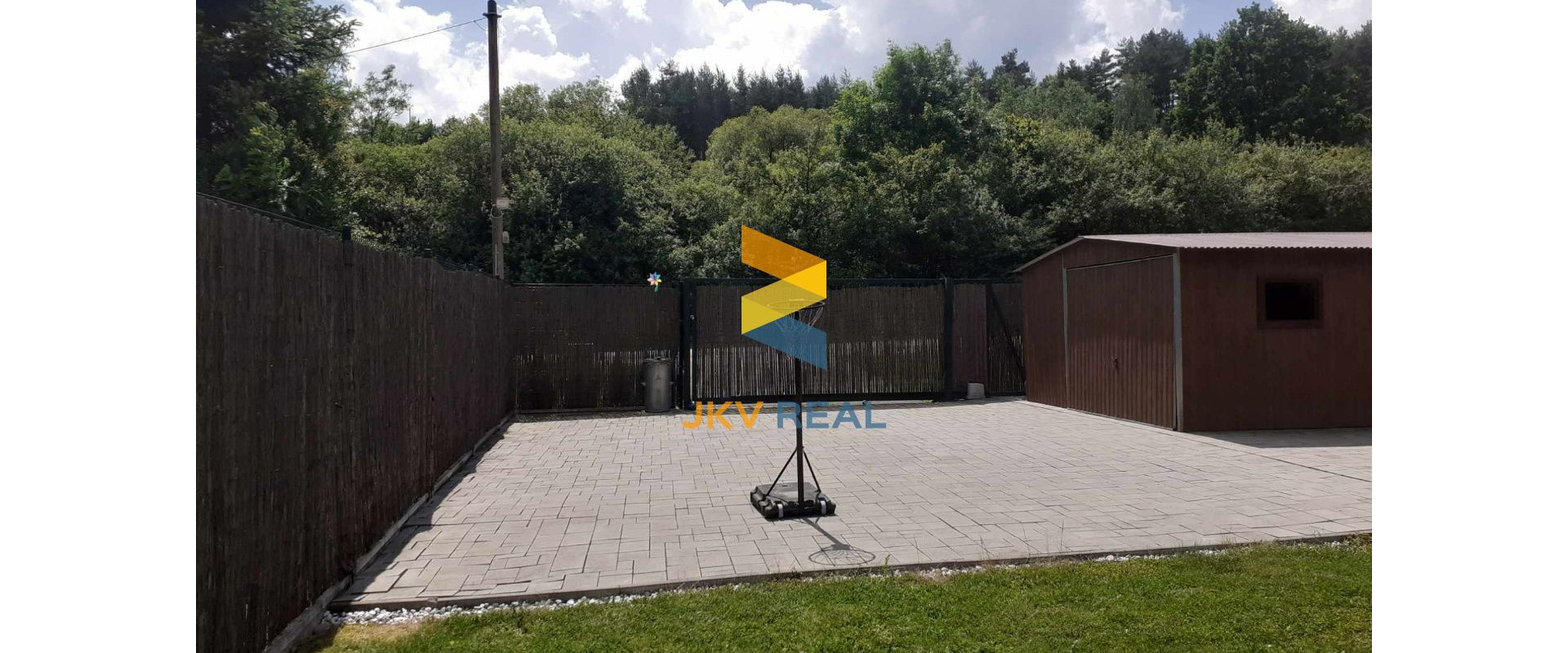 JKV REAL ponúka na predaj 3 izbový RODINNÝ DOM / CHATU v Kľačne okres Prievidza