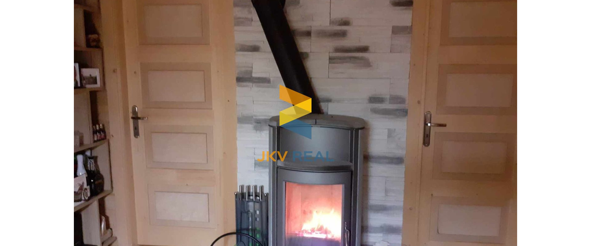 JKV REAL ponúka na predaj 3 izbový RODINNÝ DOM / CHATU v Kľačne okres Prievidza