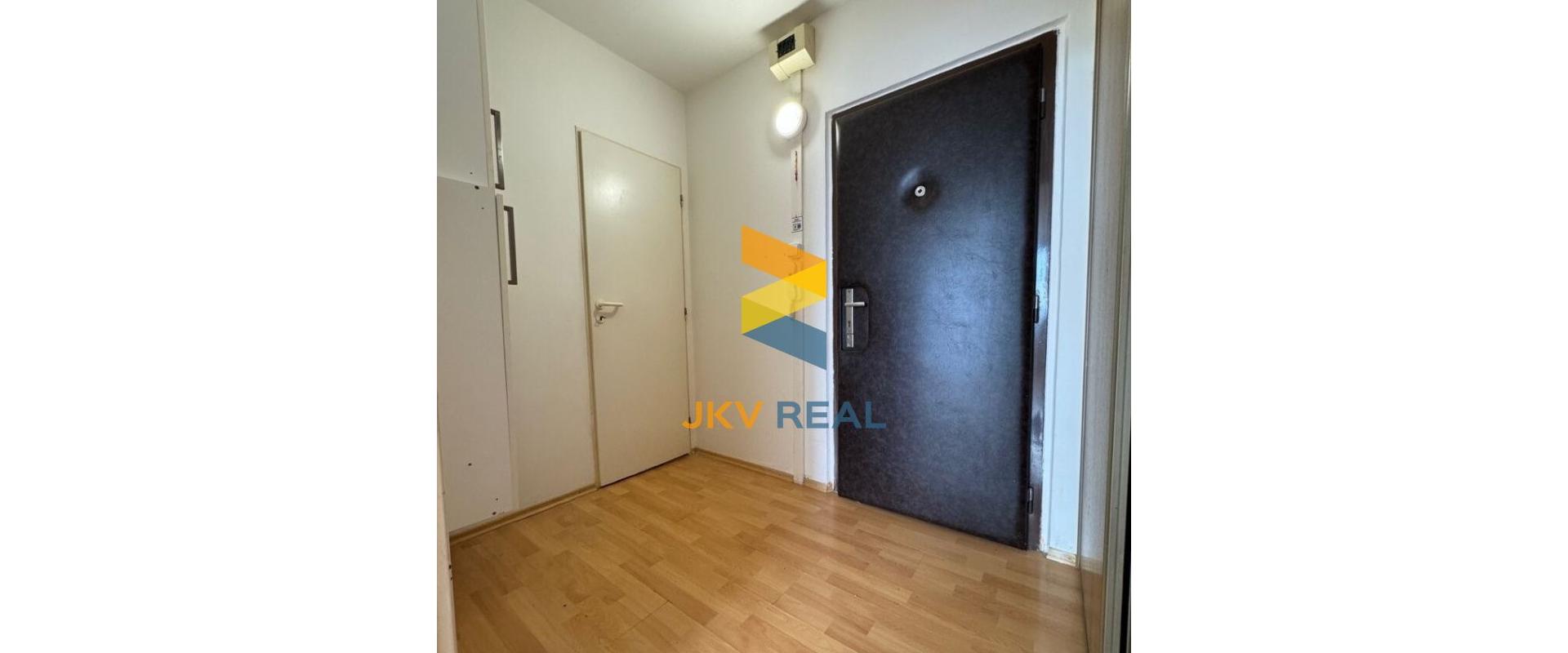 PREDAJ - 1 izbový byt s loggiou - Terasa, Moldavská