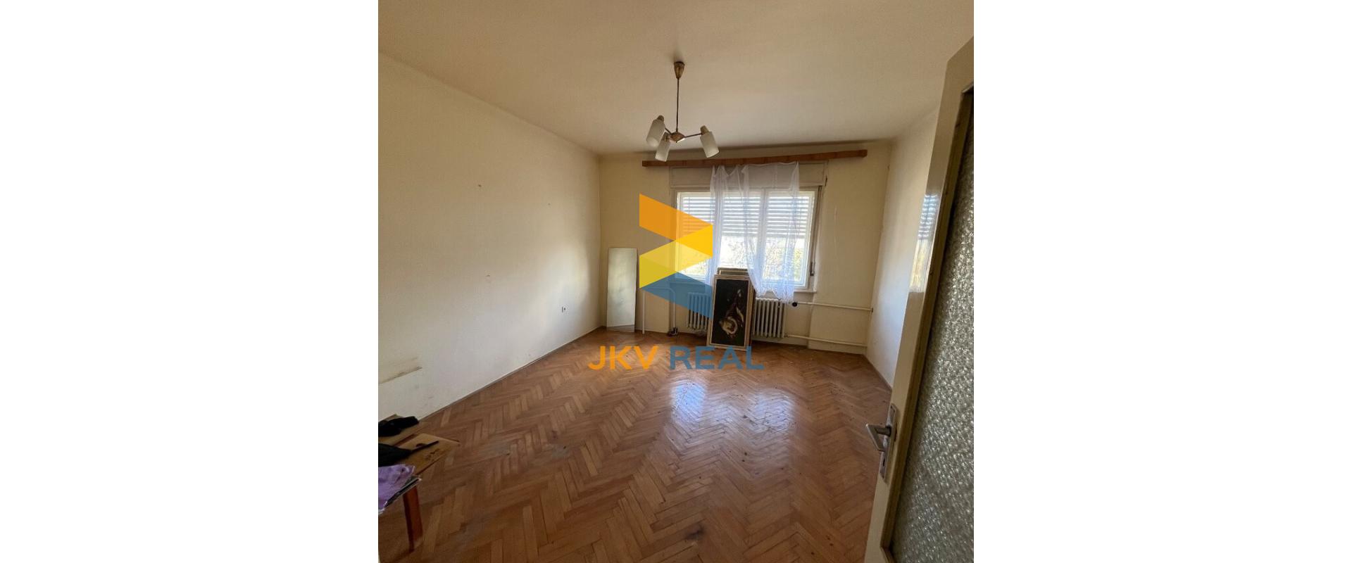 RD s pozemkom 850m2 - Nesvady-Családi ház telekkel 850m2 - Naszvadon