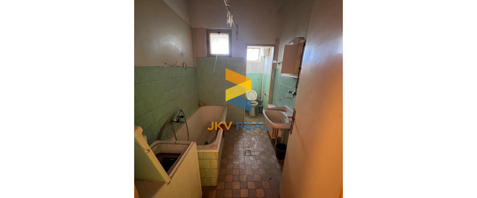 RD s pozemkom 850m2 - Nesvady-Családi ház telekkel 850m2 - Naszvadon