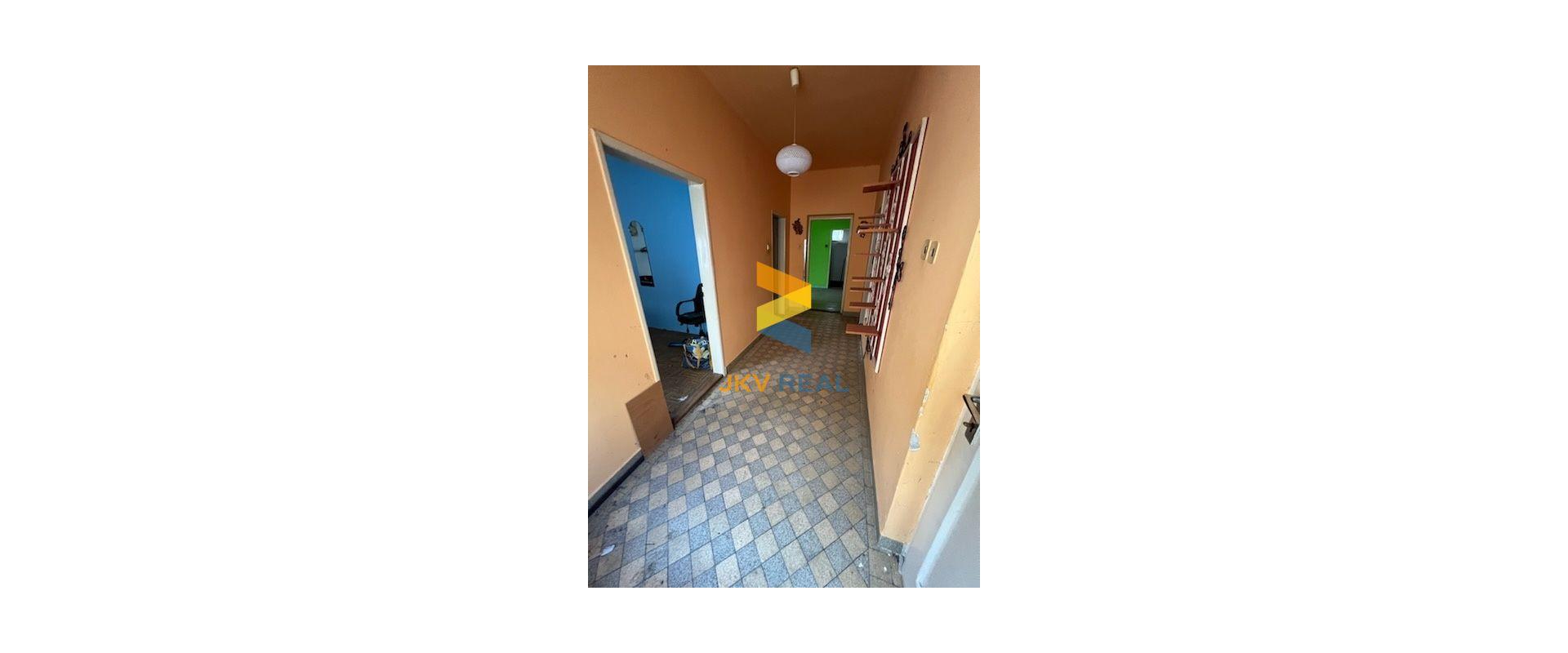 RD s pozemkom 850m2 - Nesvady-Családi ház telekkel 850m2 - Naszvadon