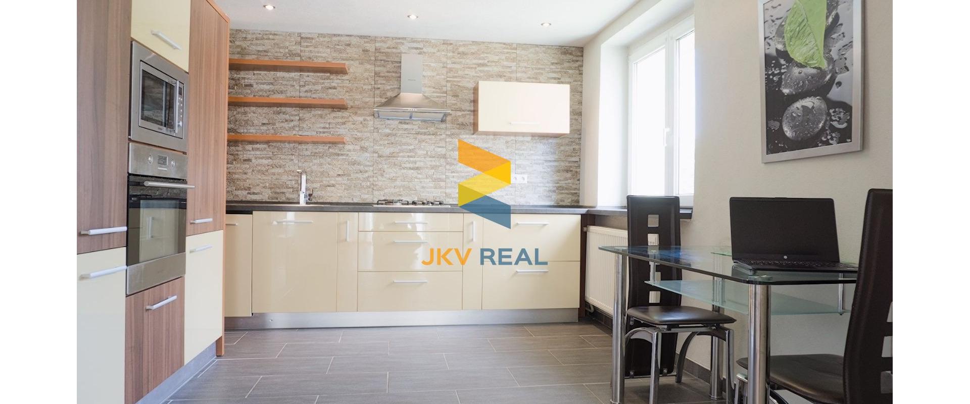 Zariadený 2-izbový byt v kľudnej zóne širšieho centra Zvolena