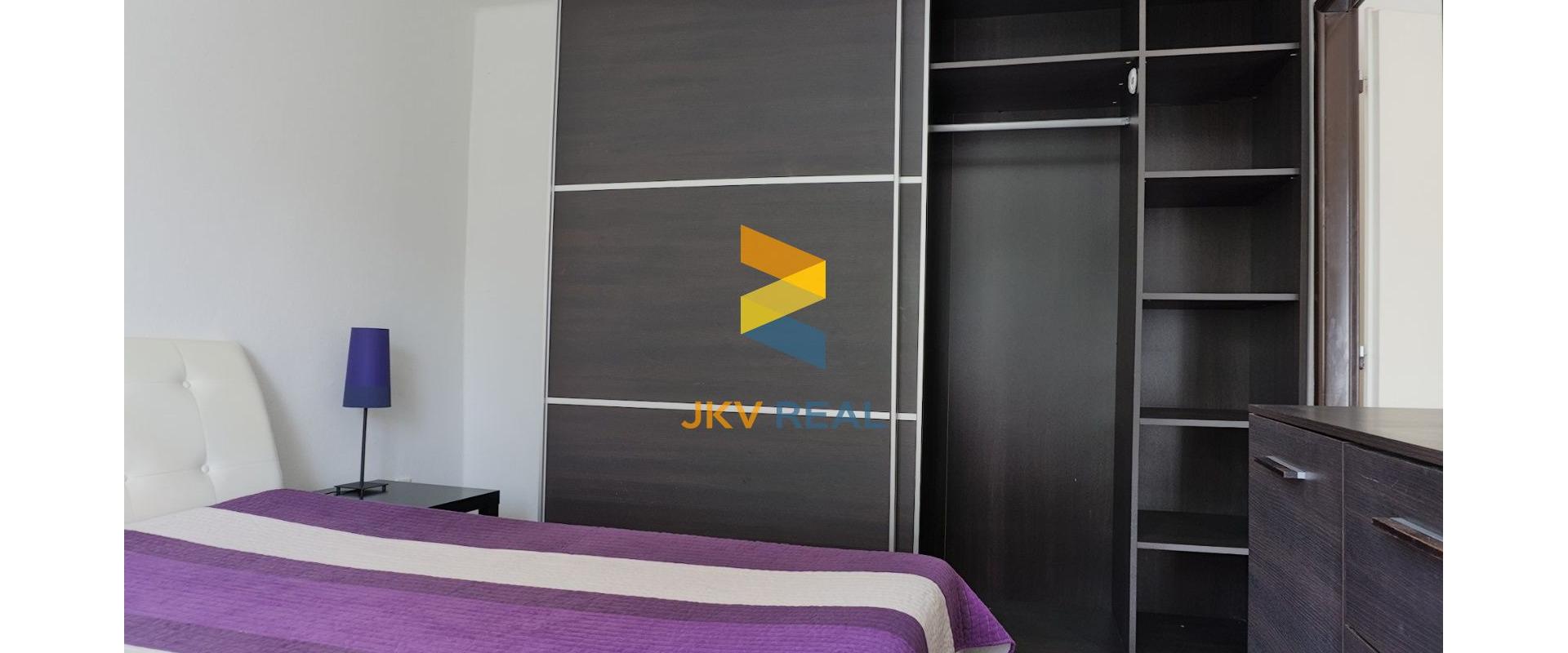 Zariadený 2-izbový byt v kľudnej zóne širšieho centra Zvolena