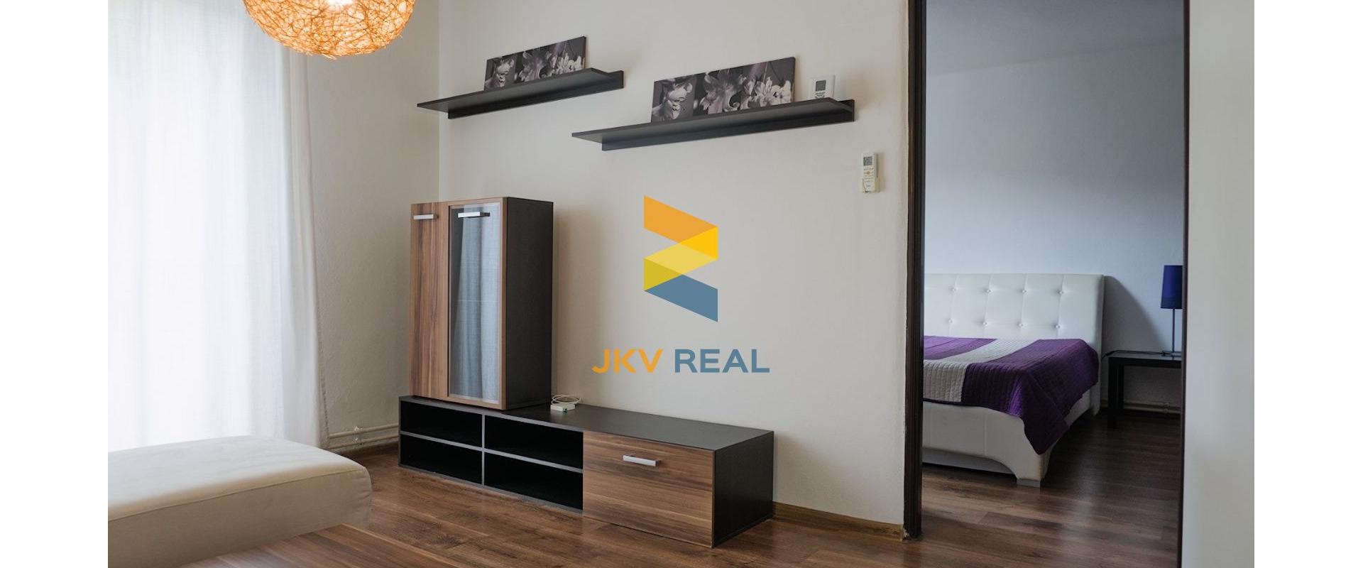 Zariadený 2-izbový byt v kľudnej zóne širšieho centra Zvolena