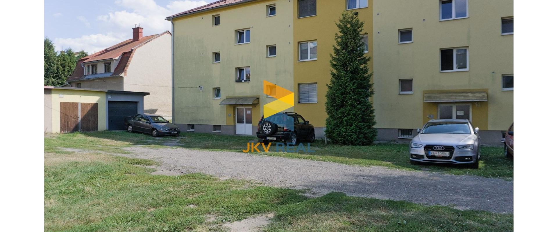 Zariadený 2-izbový byt v kľudnej zóne širšieho centra Zvolena