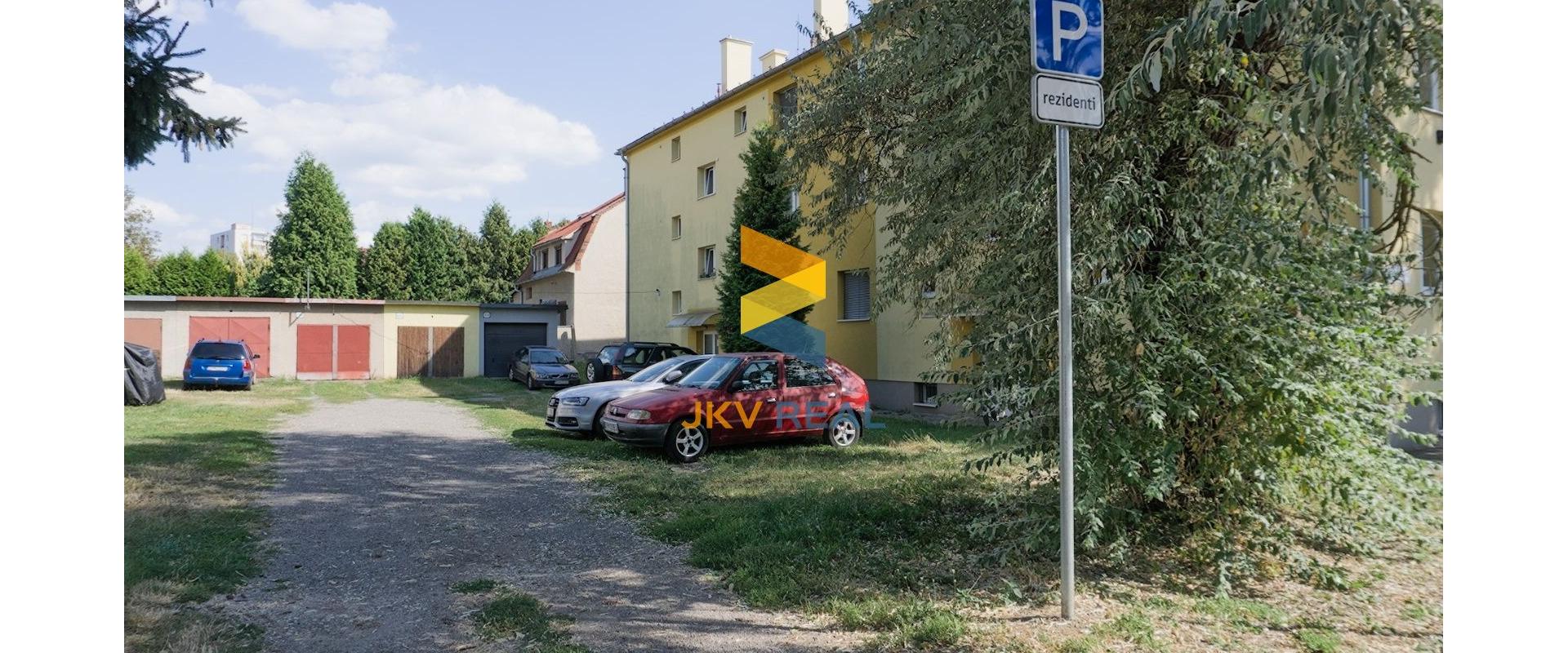 Zariadený 2-izbový byt v kľudnej zóne širšieho centra Zvolena