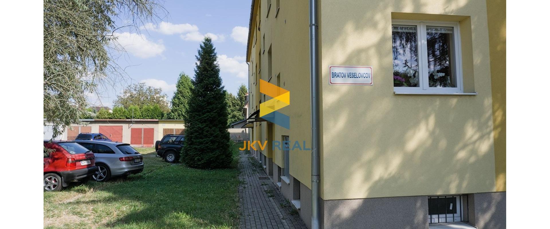 Zariadený 2-izbový byt v kľudnej zóne širšieho centra Zvolena