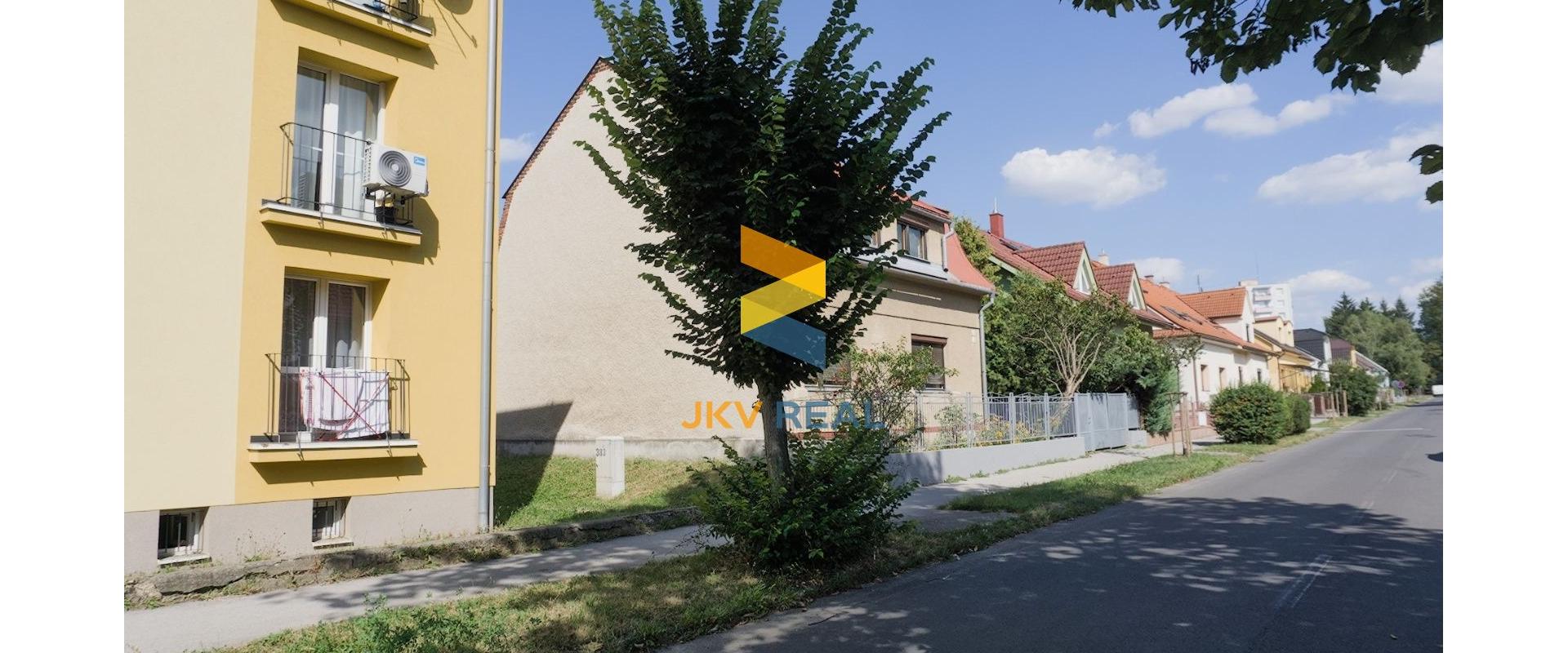 Zariadený 2-izbový byt v kľudnej zóne širšieho centra Zvolena