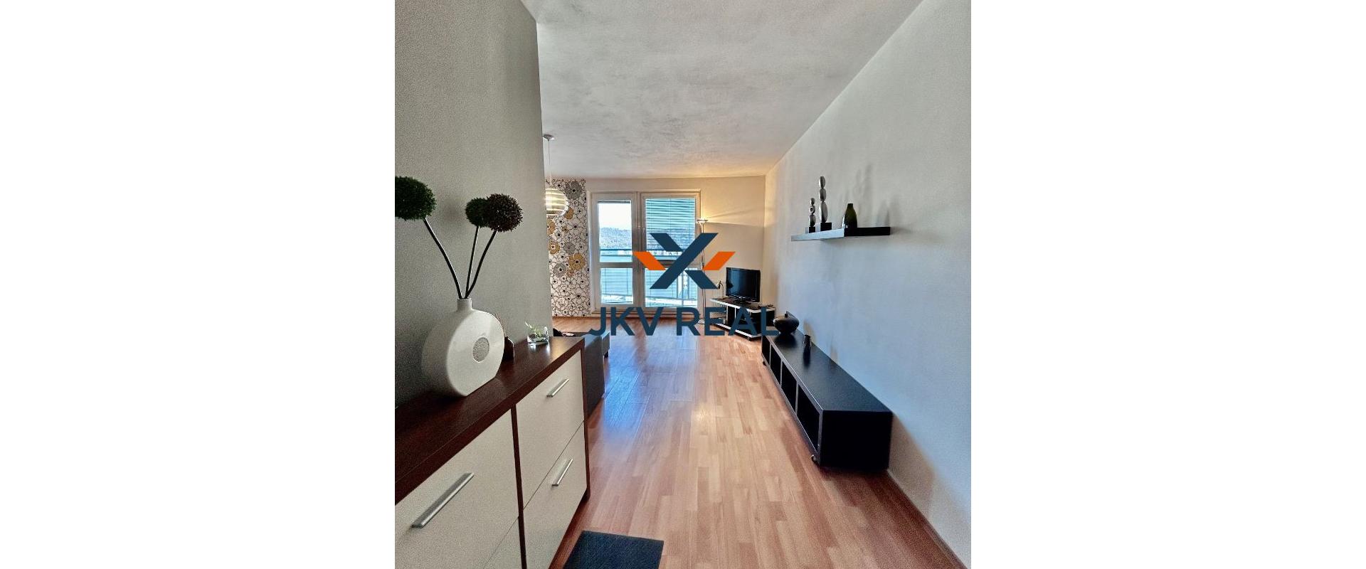 Pekný 2i byt v staršej novostavbe v Dúbravke