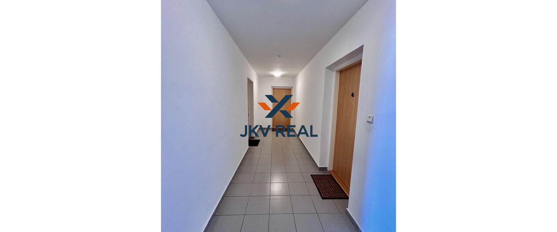 Pekný 2i byt v staršej novostavbe v Dúbravke