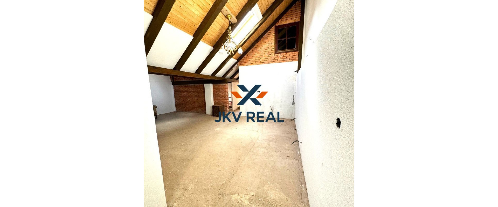 Podkrovný 4. izbový byt na Hlavnej ulici s výťahom, Prešov