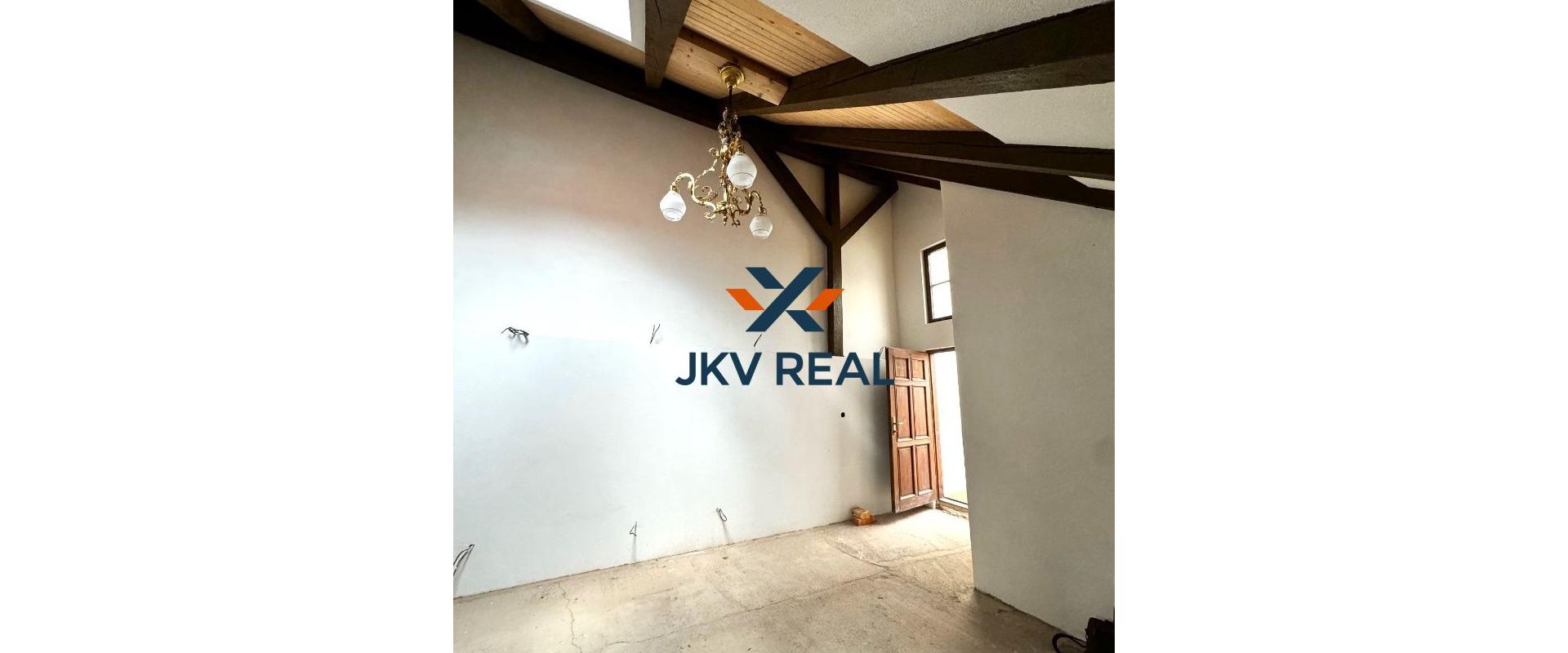 Podkrovný 4. izbový byt na Hlavnej ulici s výťahom, Prešov