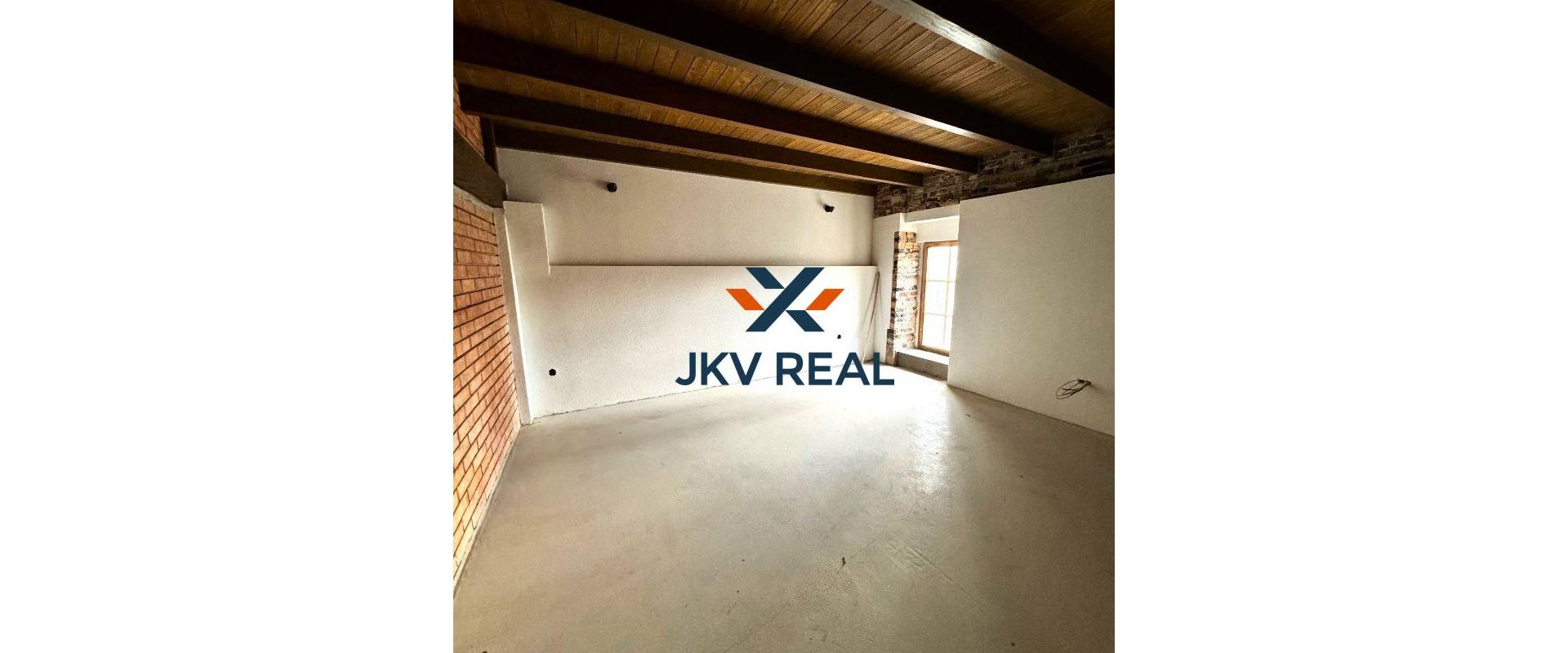 Podkrovný 4. izbový byt na Hlavnej ulici s výťahom, Prešov