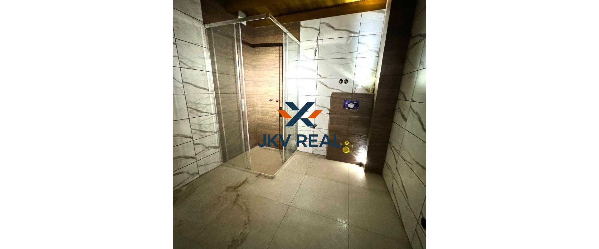 Podkrovný 4. izbový byt na Hlavnej ulici s výťahom, Prešov