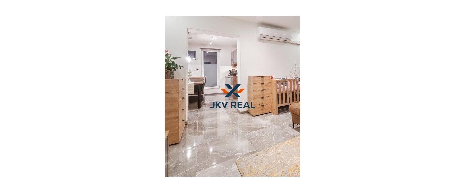 JKV Real ponúka na predaj pekný poschodový rodinný dom, Malé Leváre