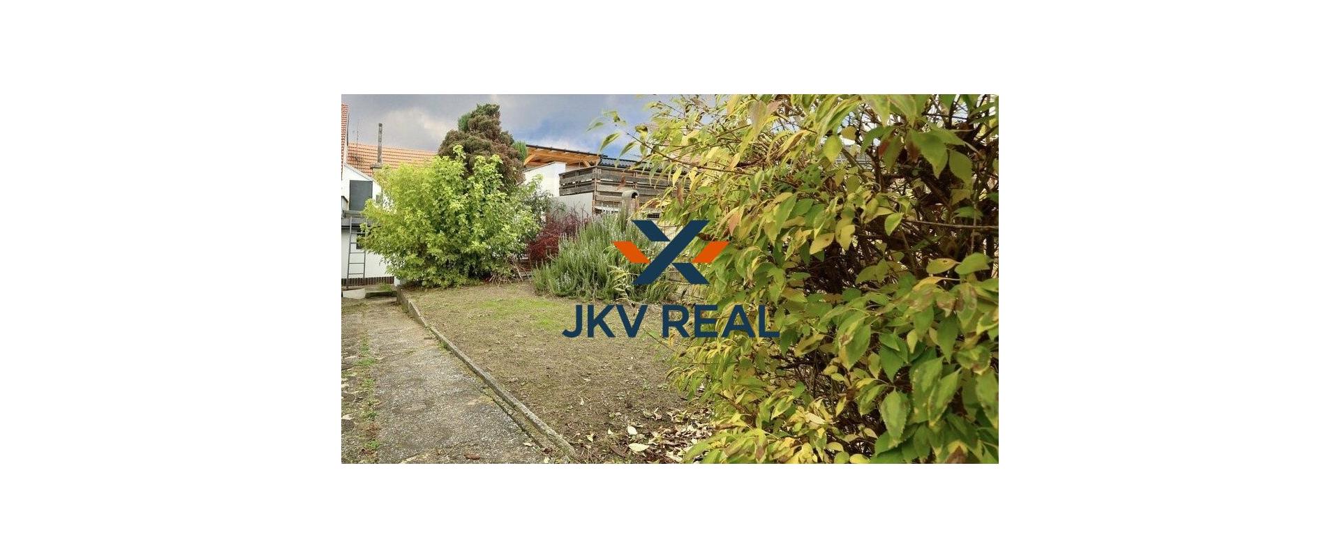 JKV Real ponúka na predaj pekný poschodový rodinný dom, Malé Leváre