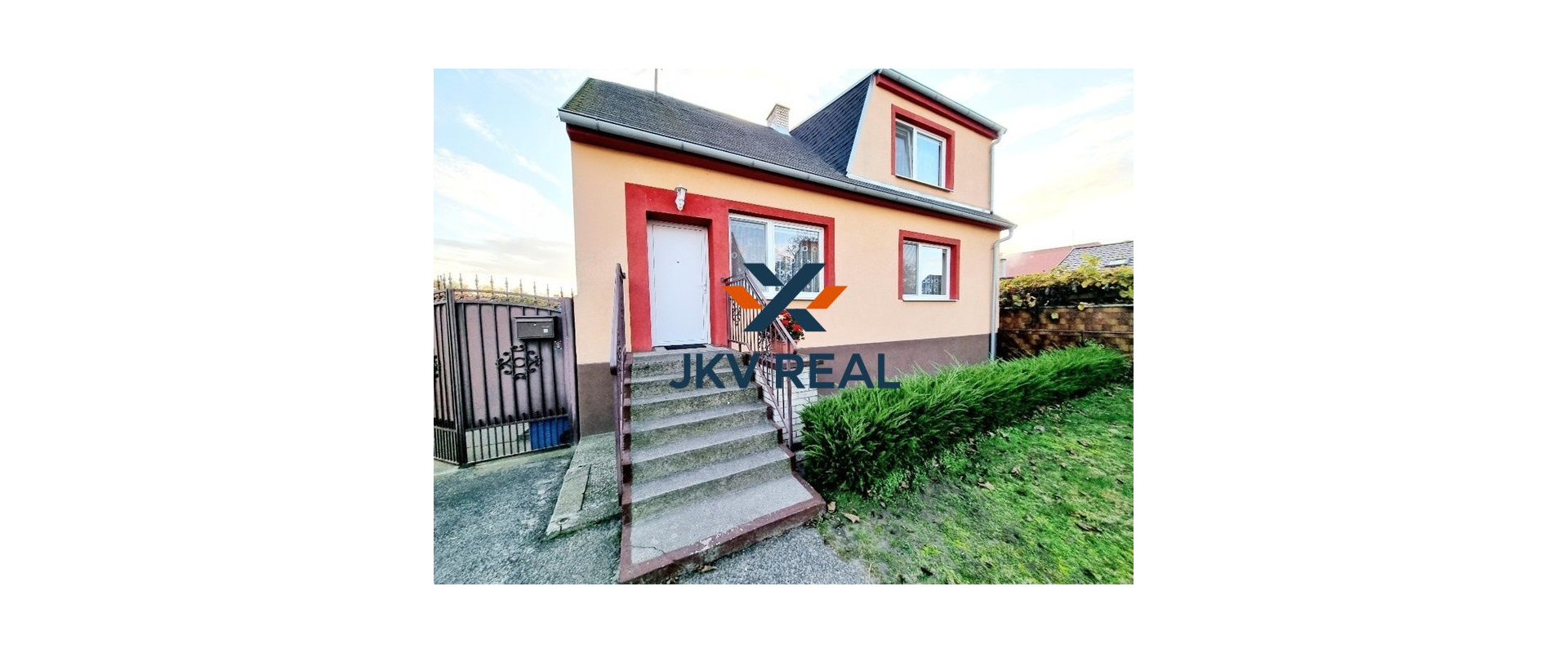 PREDAJ SAMOSTATNÝ 2-PODLAŽNÝ RODINNÝ DOM, 2XGARÁŽ, ZÁHRADA