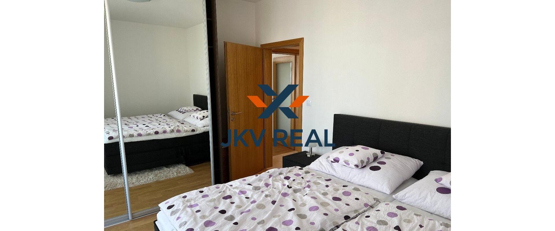 Na predaj priestranný 3 izbový byt v Ružinove.