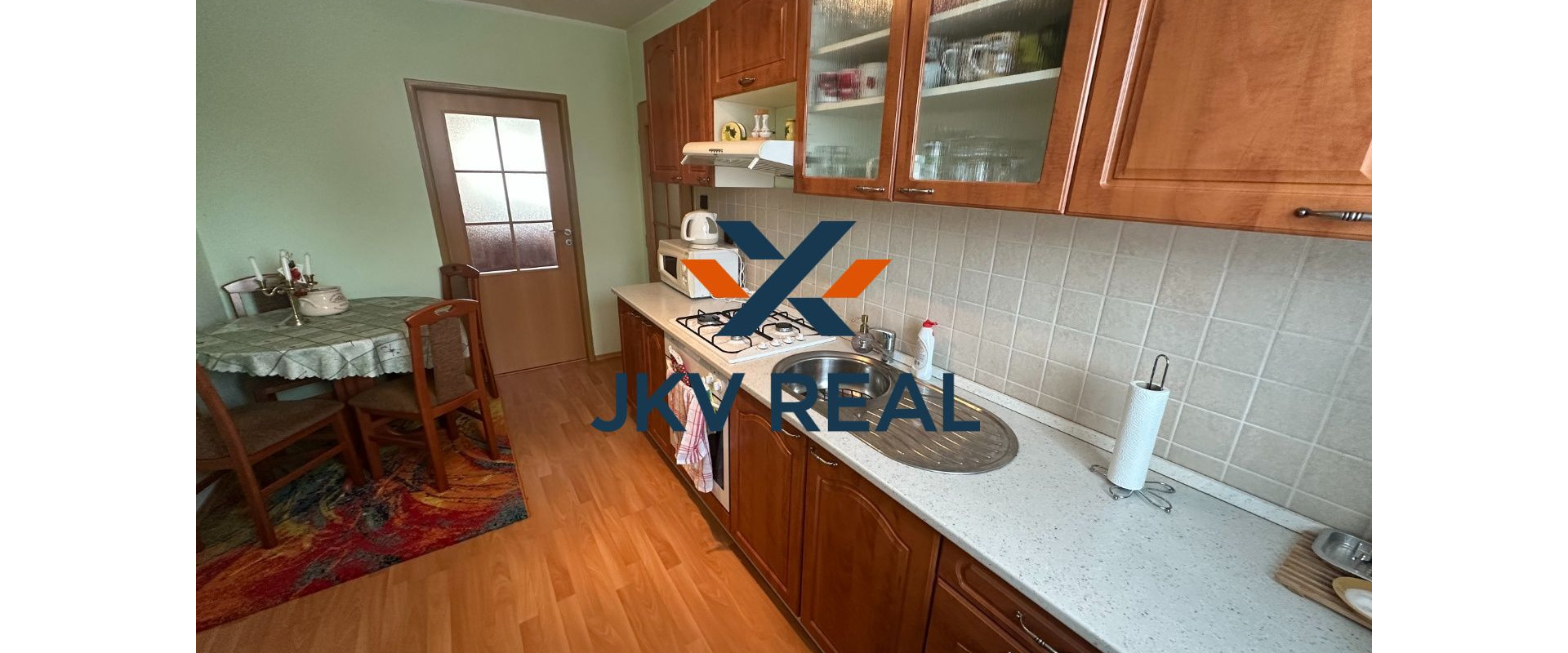 PREDANÉ - 2 izbový byt v centre Turčianskych Teplíc s vlastným parkovacím státím