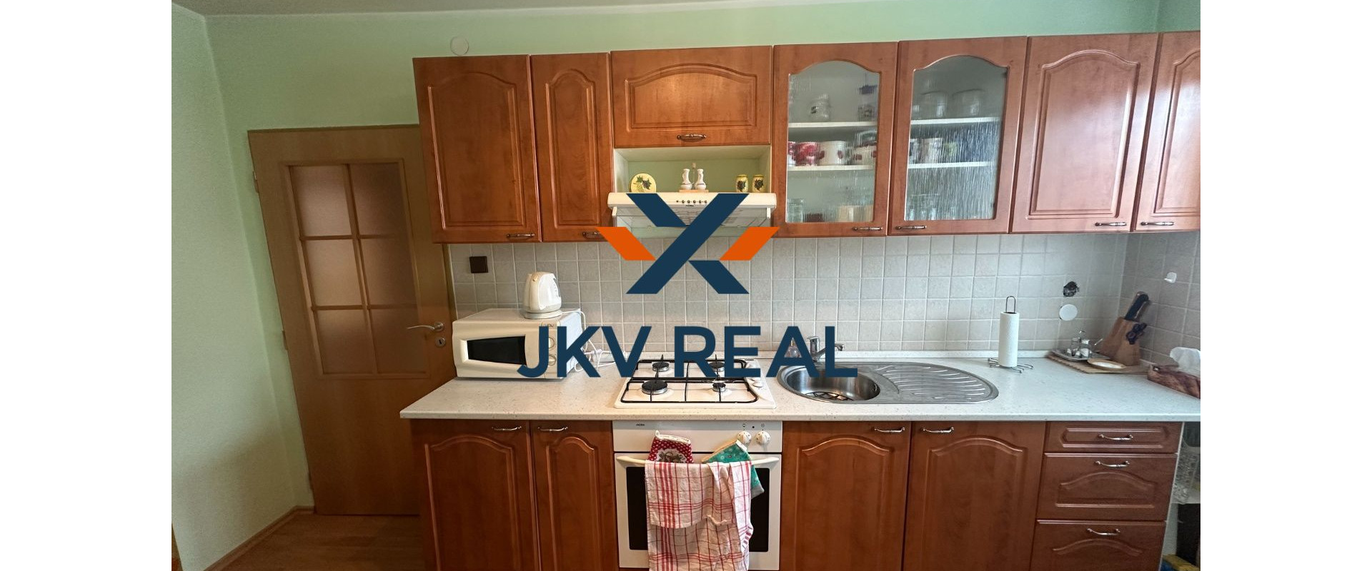 PREDANÉ - 2 izbový byt v centre Turčianskych Teplíc s vlastným parkovacím státím