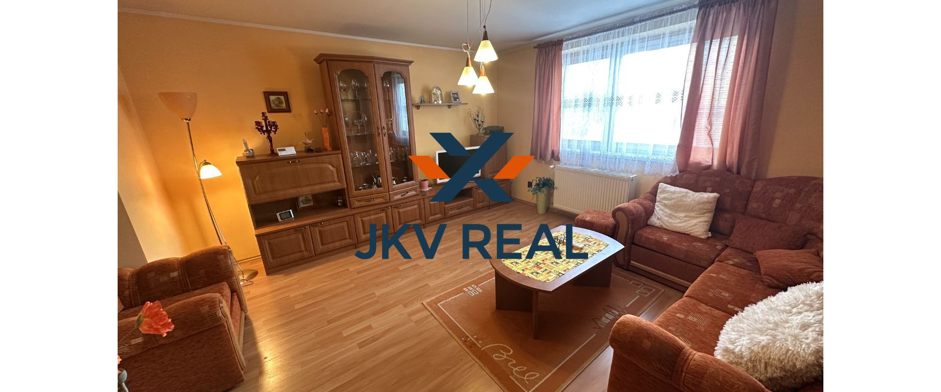 PREDANÉ - 2 izbový byt v centre Turčianskych Teplíc s vlastným parkovacím státím