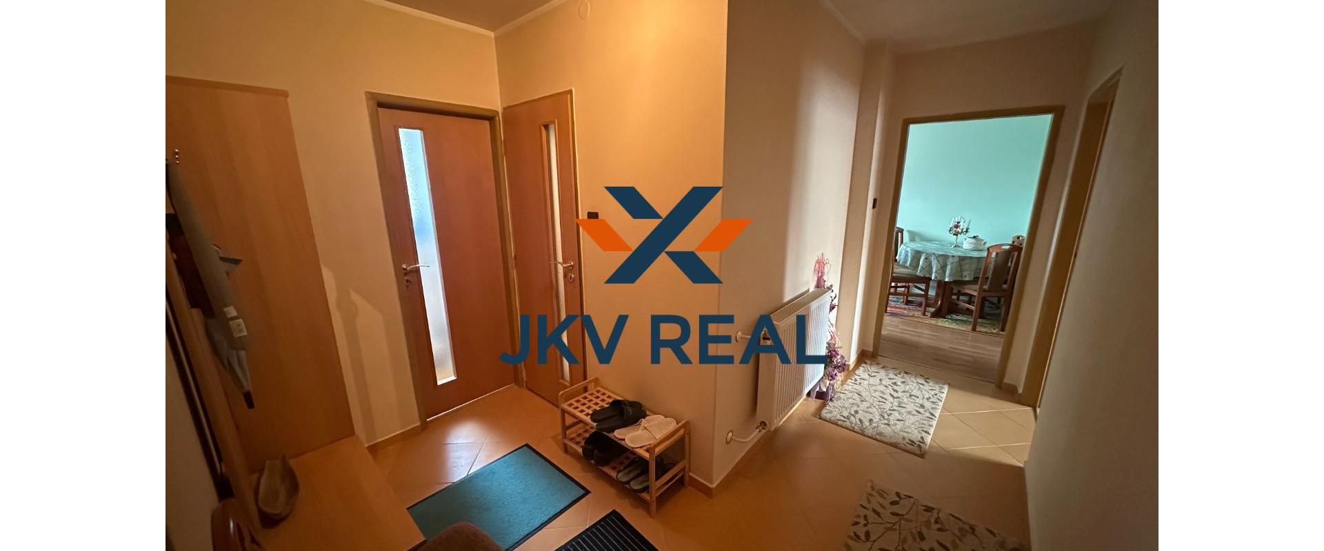 PREDANÉ - 2 izbový byt v centre Turčianskych Teplíc s vlastným parkovacím státím