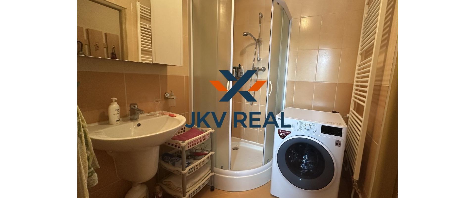 PREDANÉ - 2 izbový byt v centre Turčianskych Teplíc s vlastným parkovacím státím