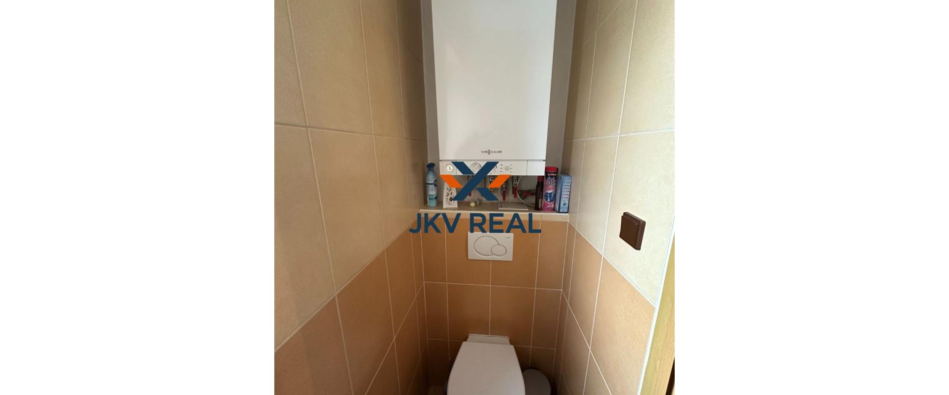 PREDANÉ - 2 izbový byt v centre Turčianskych Teplíc s vlastným parkovacím státím