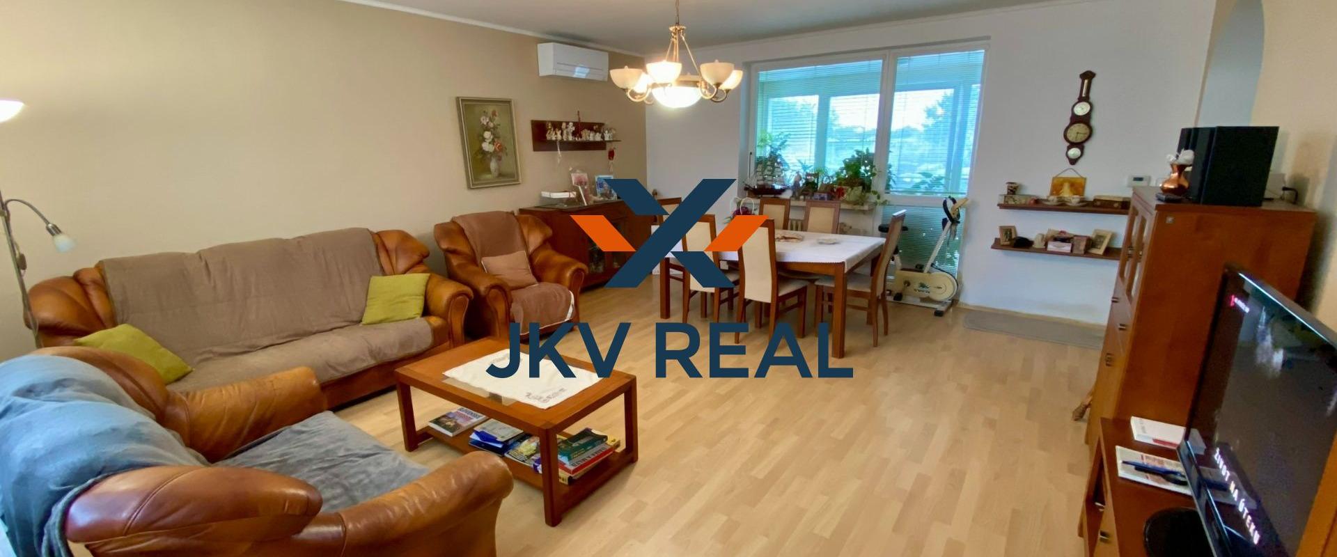 REZERVOVANÉ - RD Tomášov, zimná záhrada, 2x garáž, pozemok 800 m2 celopodpivničený