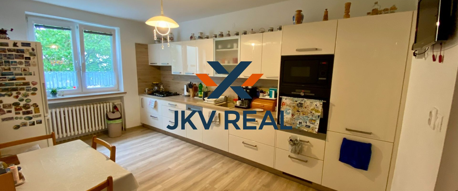 REZERVOVANÉ - RD Tomášov, zimná záhrada, 2x garáž, pozemok 800 m2 celopodpivničený