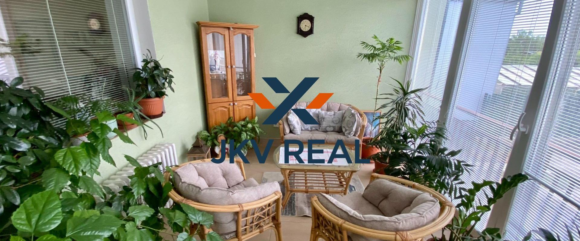 REZERVOVANÉ - RD Tomášov, zimná záhrada, 2x garáž, pozemok 800 m2 celopodpivničený