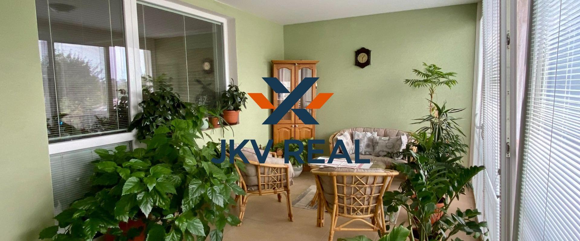 REZERVOVANÉ - RD Tomášov, zimná záhrada, 2x garáž, pozemok 800 m2 celopodpivničený