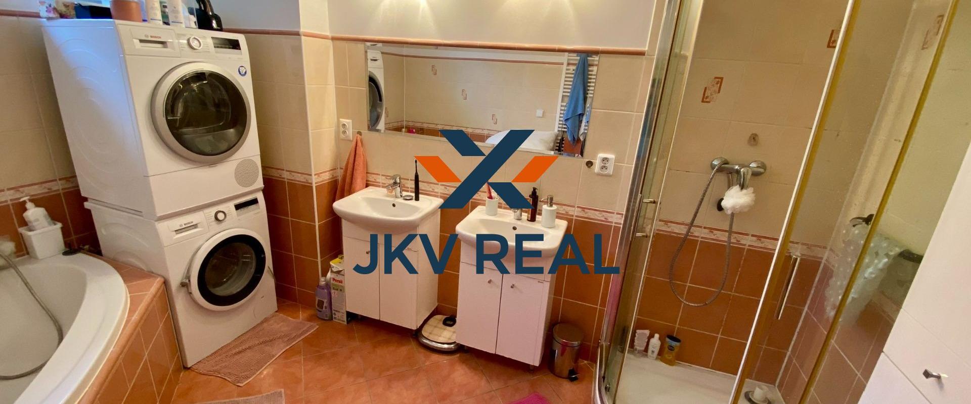 REZERVOVANÉ - RD Tomášov, zimná záhrada, 2x garáž, pozemok 800 m2 celopodpivničený