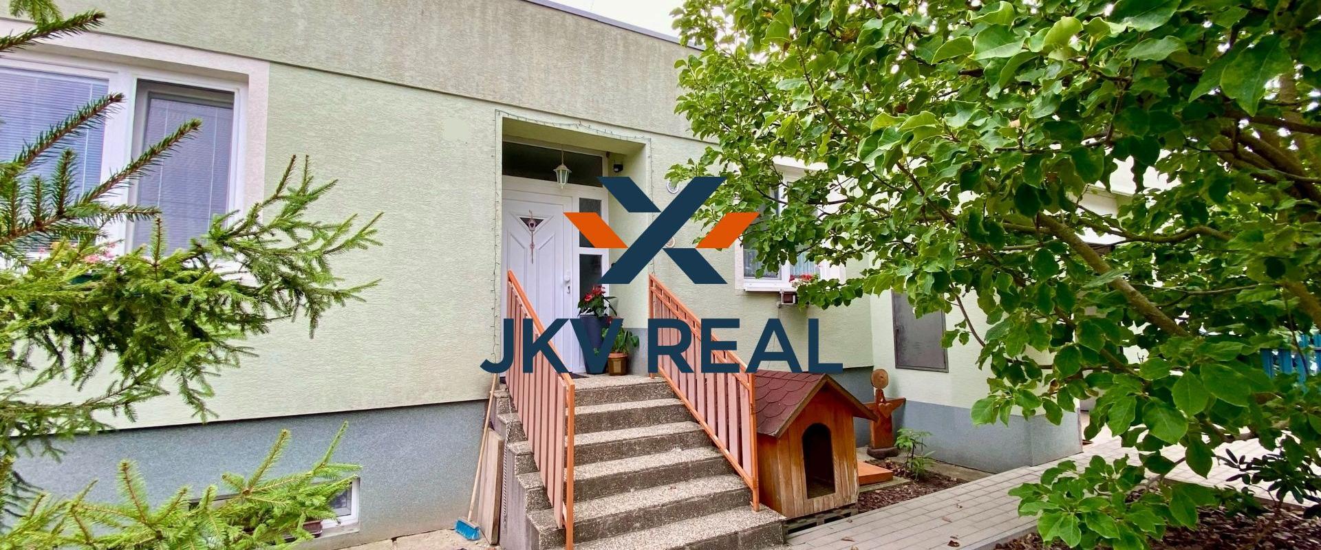 REZERVOVANÉ - RD Tomášov, zimná záhrada, 2x garáž, pozemok 800 m2 celopodpivničený