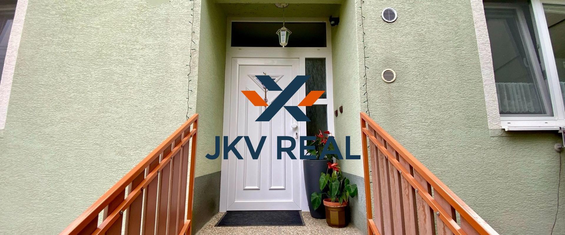 REZERVOVANÉ - RD Tomášov, zimná záhrada, 2x garáž, pozemok 800 m2 celopodpivničený