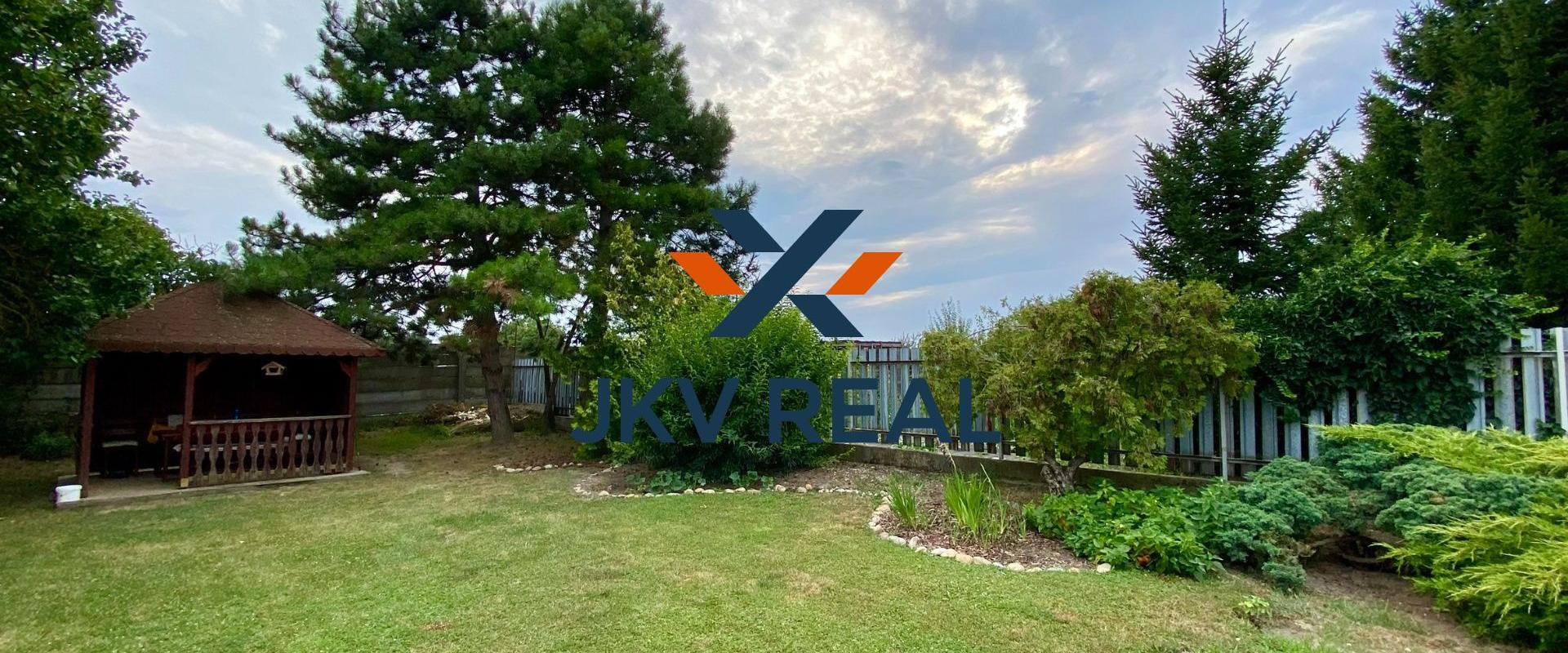 REZERVOVANÉ - RD Tomášov, zimná záhrada, 2x garáž, pozemok 800 m2 celopodpivničený