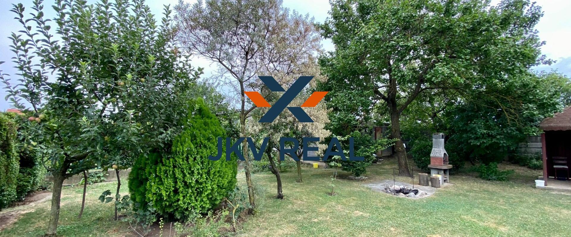 REZERVOVANÉ - RD Tomášov, zimná záhrada, 2x garáž, pozemok 800 m2 celopodpivničený