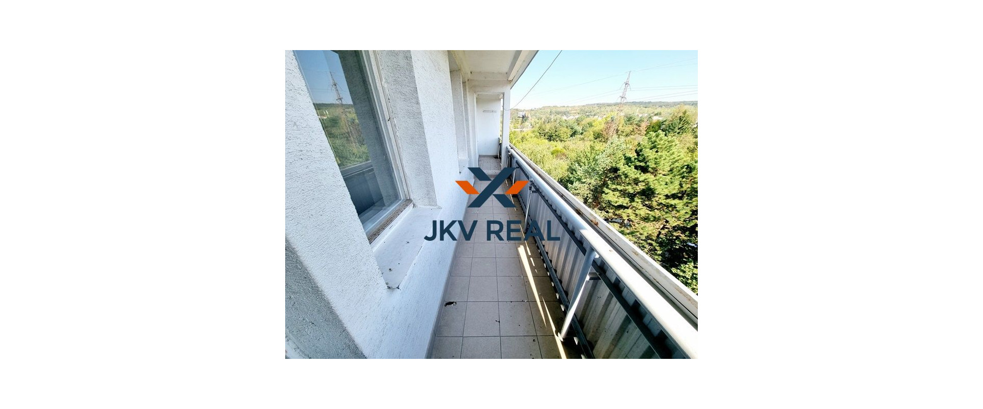 NA PREDAJ 3-IZB.BYT S VEĽKOU LOGGIOU S VÝHĽADOM NA KAMZÍK